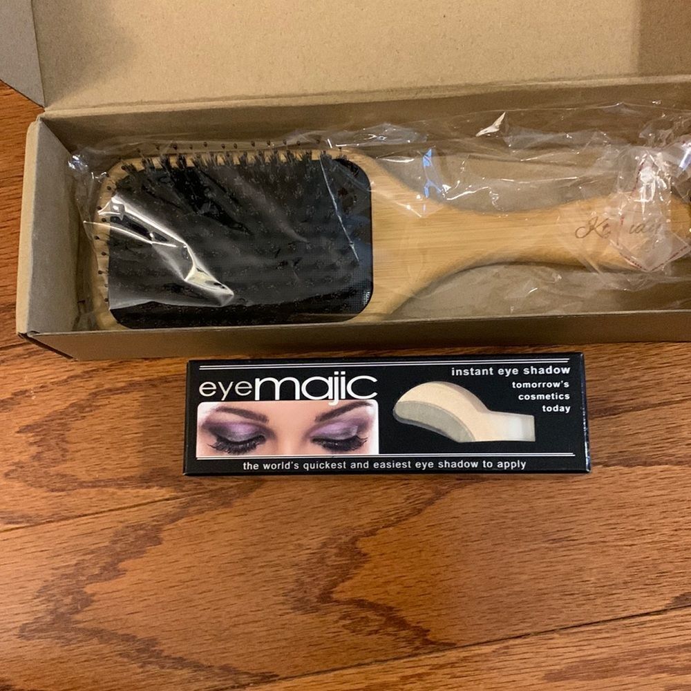 Bundle of two items includes five pair instant eyeshadow and one hairbrush.